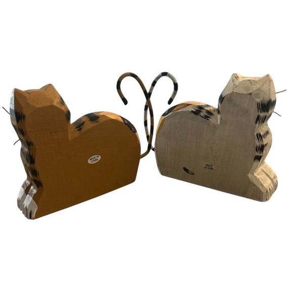 Set of 2 Painted Wooden Cat Figurines with Sunflower Design - Picture 5 of 10